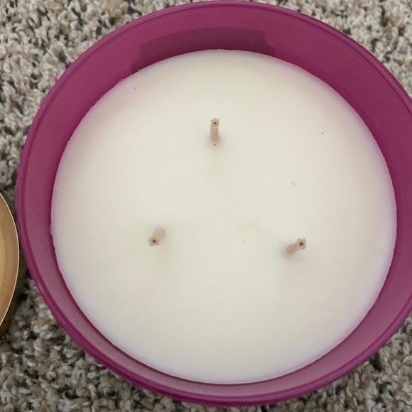 White Barn Black Cherry Merlot Candle - Picture 4 of 4